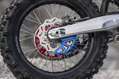 Verstärkter Factory Bremsscheibenschutz hinten V2.2 (KTM/ Husqvarna/ GasGas/ StarkVarg)